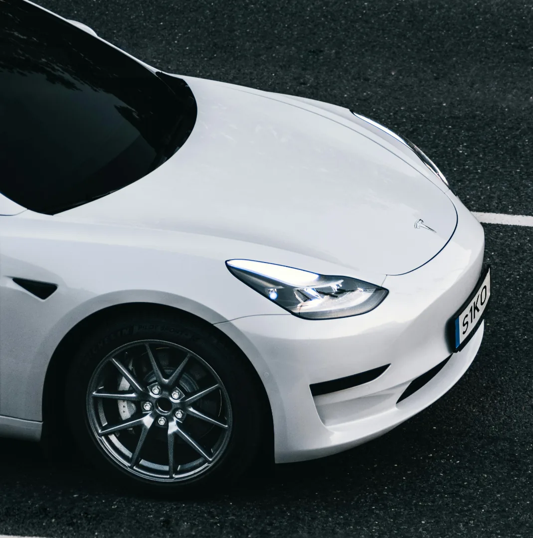 White model 3 tyres