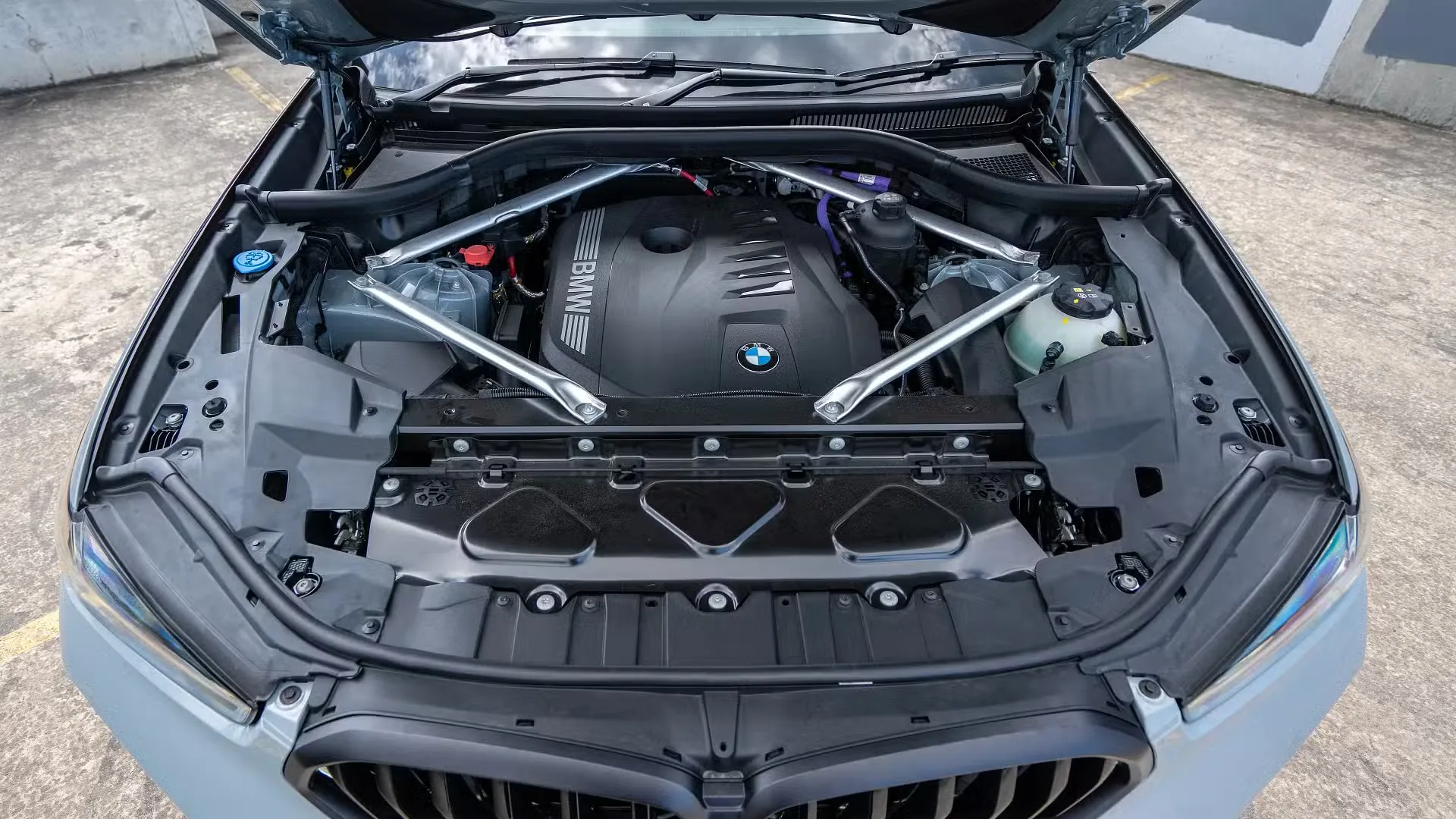 BMW X6 battery